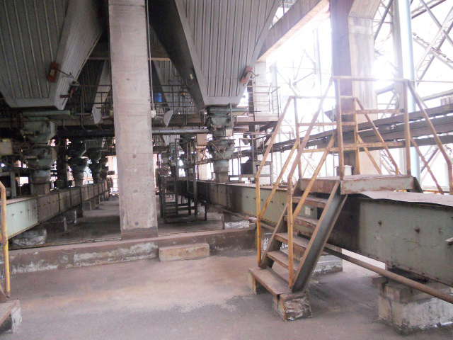 寶鋼股份高爐1#礦槽雙層閥、插板閥刮板機(jī)、斗提機(jī)